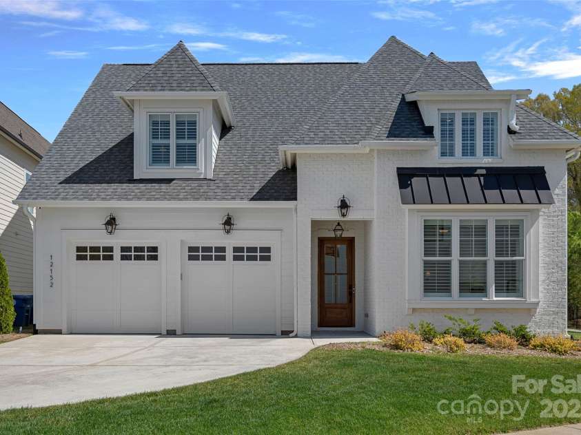 12152 Cambridge Square Drive, Cornelius, NC 28031.  MLS# CAR4238760, YatesRealty ID 11073. 