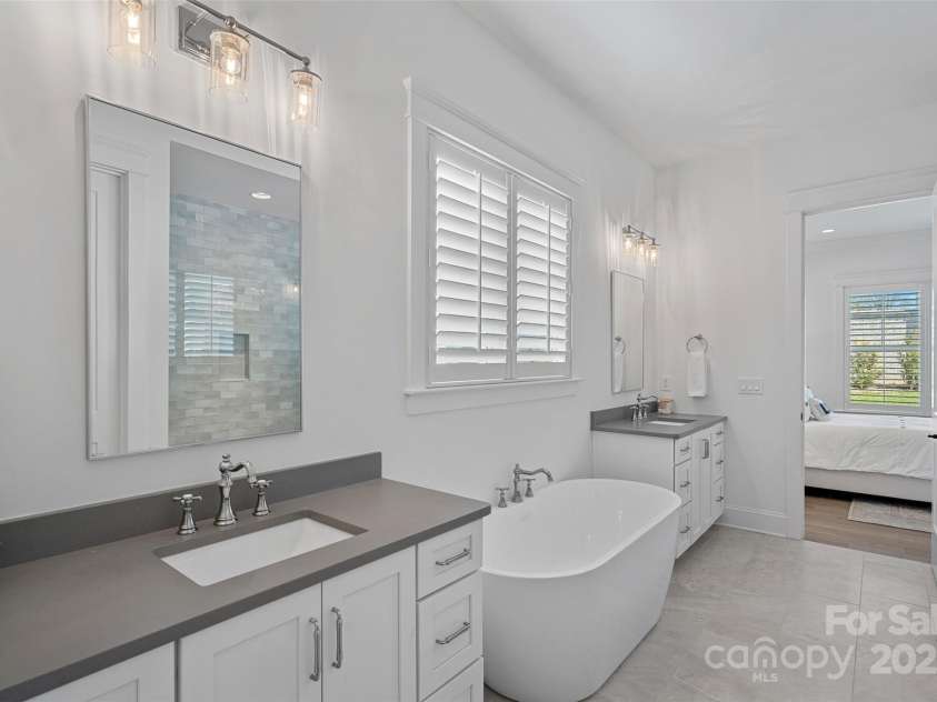 12152 Cambridge Square Drive, Cornelius, NC 28031.  MLS# CAR4238760, YatesRealty ID 11073. 