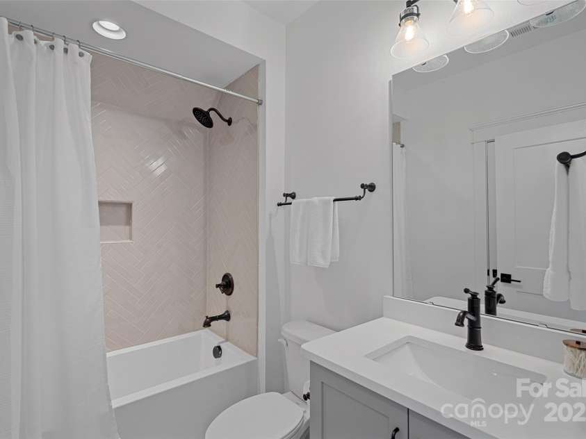 12152 Cambridge Square Drive, Cornelius, NC 28031.  MLS# CAR4238760, YatesRealty ID 11073. 