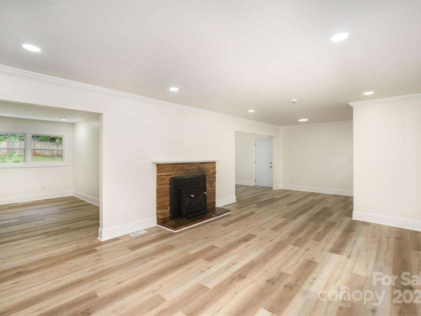 4921 Churchill Drive, Charlotte, NC 28269.  MLS# CAR4248426, YatesRealty ID 11074. 