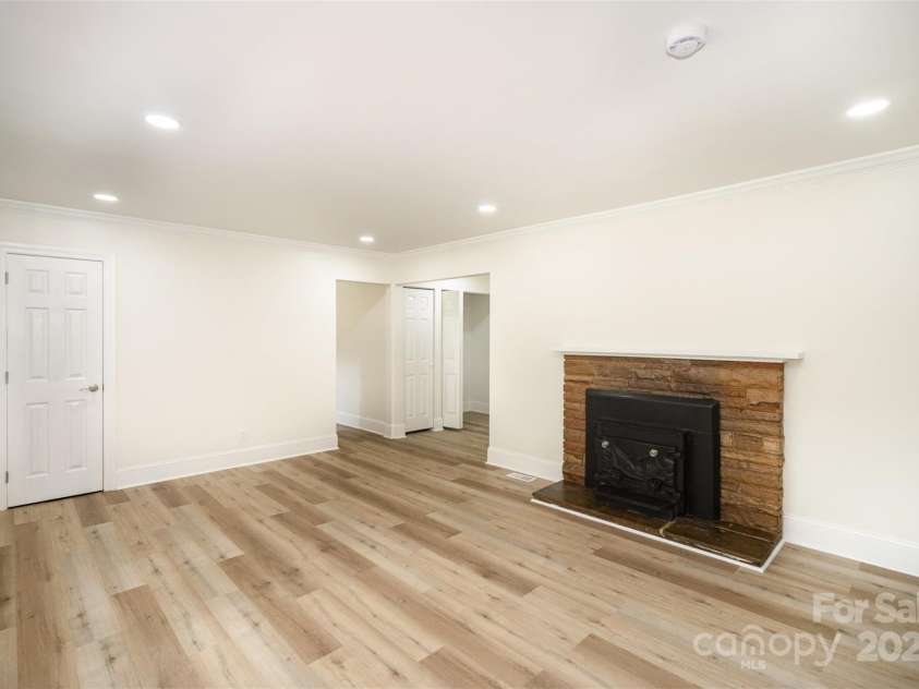 4921 Churchill Drive, Charlotte, NC 28269.  MLS# CAR4248426, YatesRealty ID 11074. 