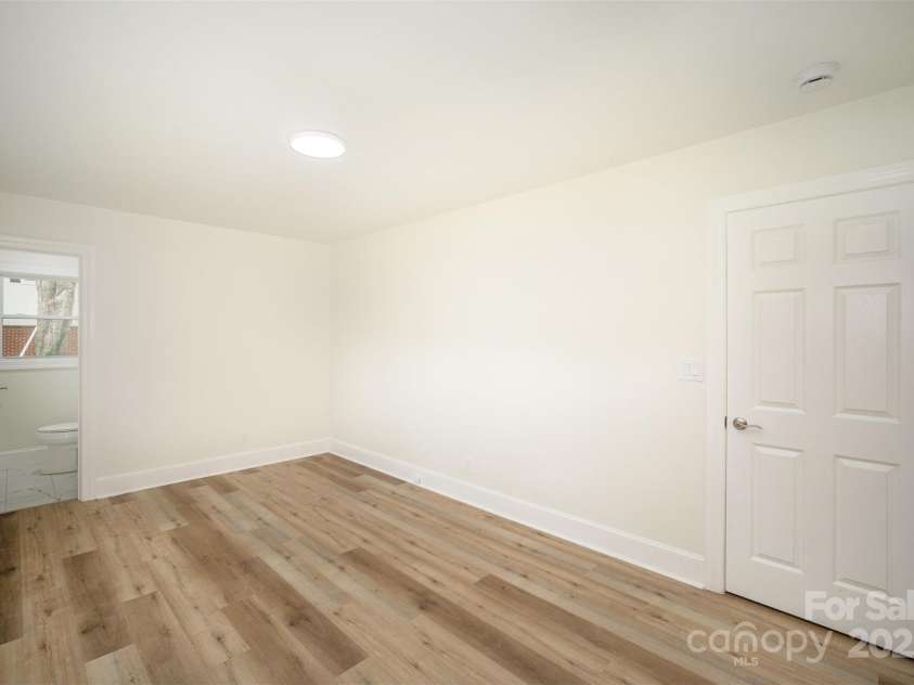 4921 Churchill Drive, Charlotte, NC 28269.  MLS# CAR4248426, YatesRealty ID 11074. 