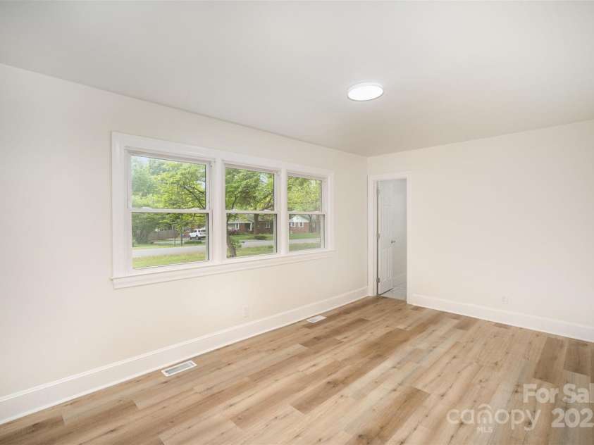 4921 Churchill Drive, Charlotte, NC 28269.  MLS# CAR4248426, YatesRealty ID 11074. 