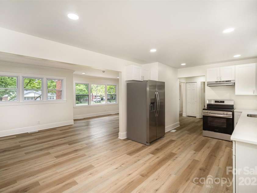 4921 Churchill Drive, Charlotte, NC 28269.  MLS# CAR4248426, YatesRealty ID 11074. 