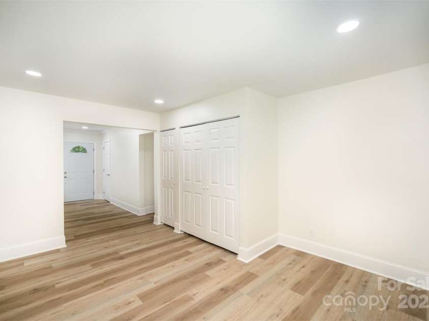 4921 Churchill Drive, Charlotte, NC 28269.  MLS# CAR4248426, YatesRealty ID 11074. 
