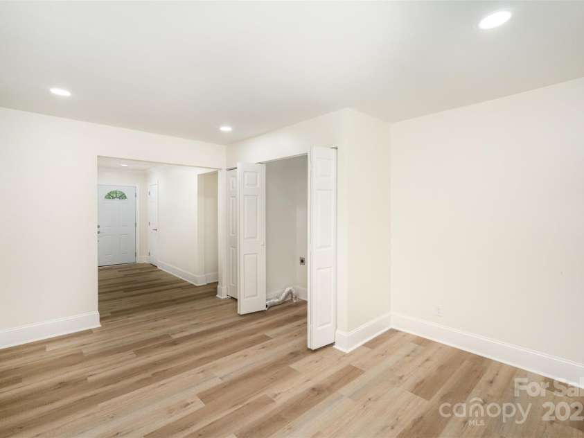 4921 Churchill Drive, Charlotte, NC 28269.  MLS# CAR4248426, YatesRealty ID 11074. 