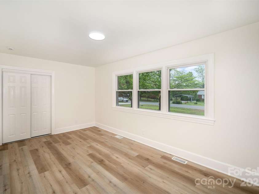 4921 Churchill Drive, Charlotte, NC 28269.  MLS# CAR4248426, YatesRealty ID 11074. 