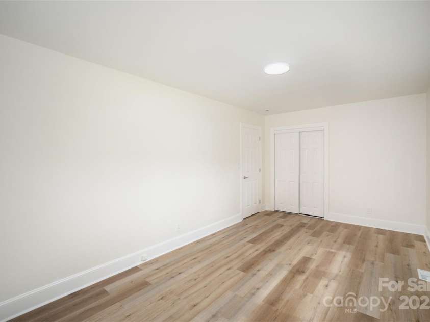 4921 Churchill Drive, Charlotte, NC 28269.  MLS# CAR4248426, YatesRealty ID 11074. 