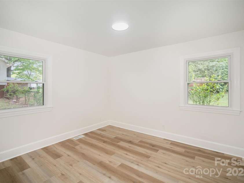 4921 Churchill Drive, Charlotte, NC 28269.  MLS# CAR4248426, YatesRealty ID 11074. 