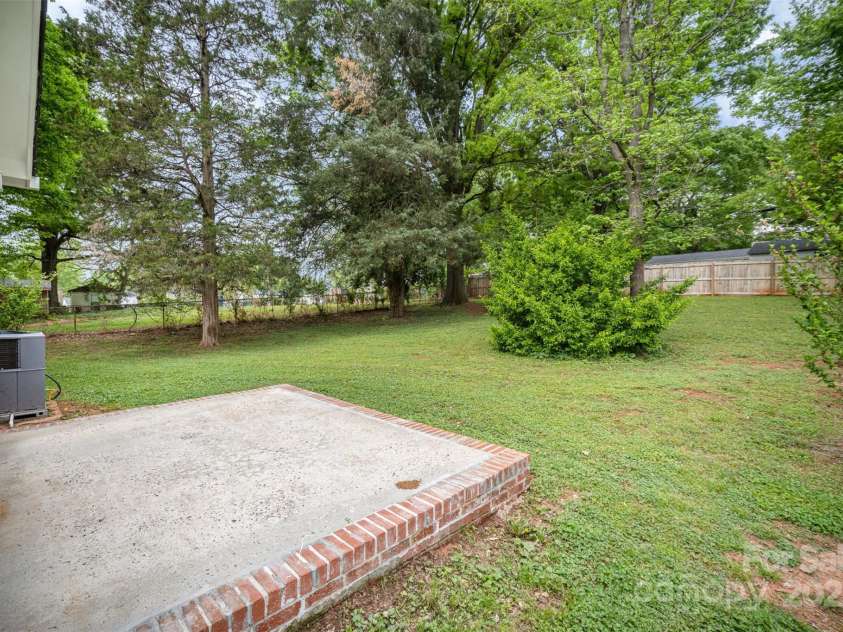 4921 Churchill Drive, Charlotte, NC 28269.  MLS# CAR4248426, YatesRealty ID 11074. 