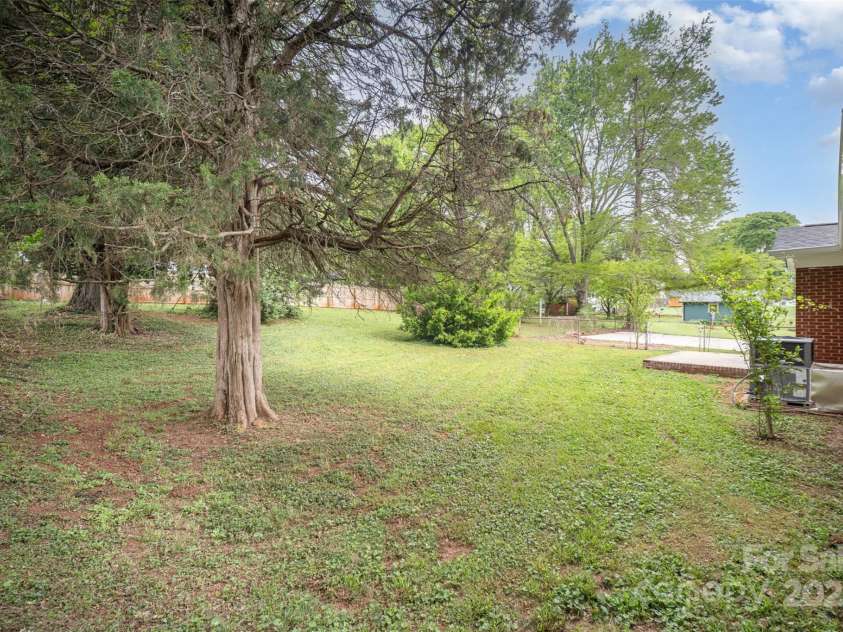 4921 Churchill Drive, Charlotte, NC 28269.  MLS# CAR4248426, YatesRealty ID 11074. 