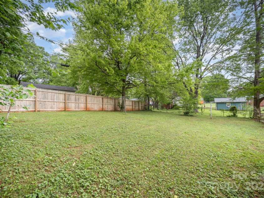 4921 Churchill Drive, Charlotte, NC 28269.  MLS# CAR4248426, YatesRealty ID 11074. 