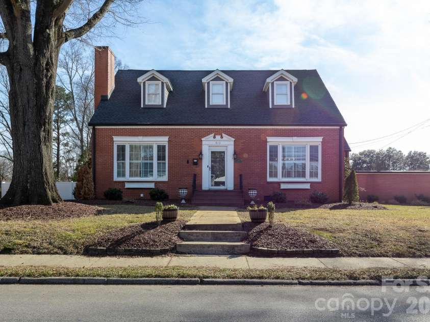 813 Mountain Street, Kings Mountain, NC 28086.  MLS# CAR4346907, YatesRealty ID 11074. 