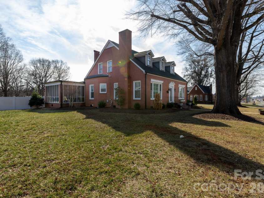 813 Mountain Street, Kings Mountain, NC 28086.  MLS# CAR4346907, YatesRealty ID 11074. 