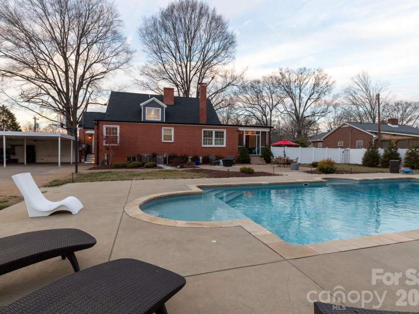 813 Mountain Street, Kings Mountain, NC 28086.  MLS# CAR4346907, YatesRealty ID 11074. 