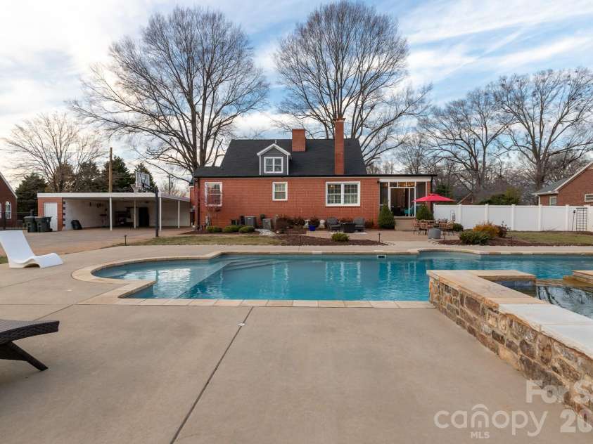 813 Mountain Street, Kings Mountain, NC 28086.  MLS# CAR4346907, YatesRealty ID 11074. 