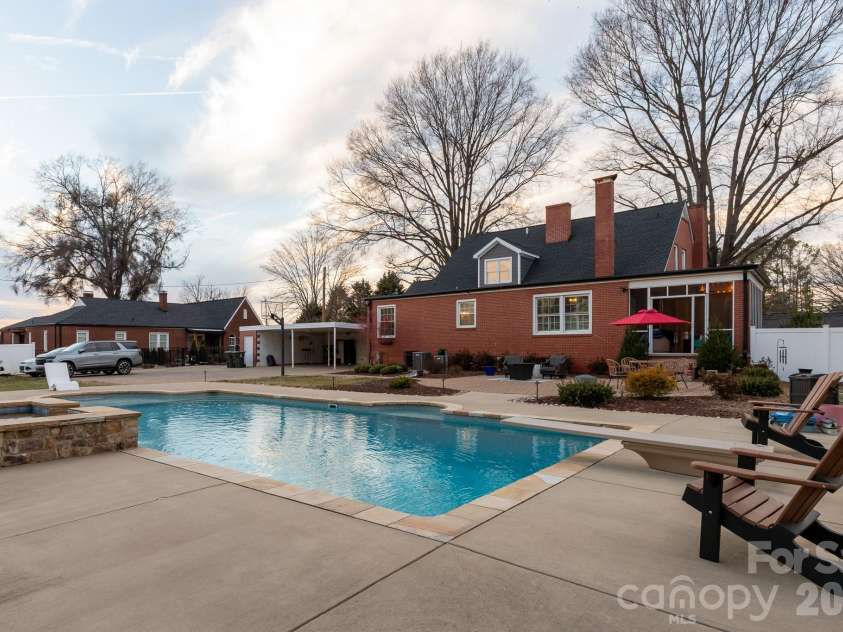813 Mountain Street, Kings Mountain, NC 28086.  MLS# CAR4346907, YatesRealty ID 11074. 