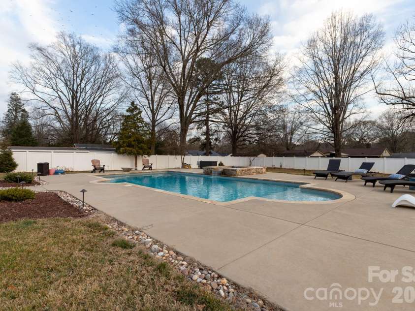 813 Mountain Street, Kings Mountain, NC 28086.  MLS# CAR4346907, YatesRealty ID 11074. 