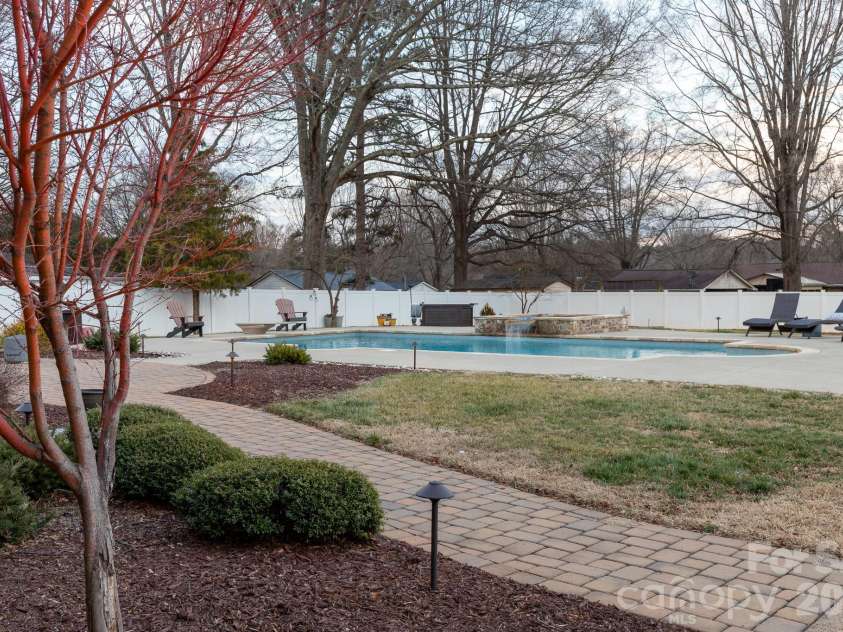 813 Mountain Street, Kings Mountain, NC 28086.  MLS# CAR4346907, YatesRealty ID 11074. 
