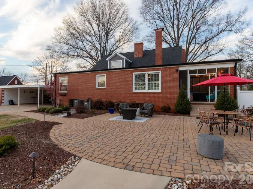 813 Mountain Street, Kings Mountain, NC 28086.  MLS# CAR4346907, YatesRealty ID 11074. 