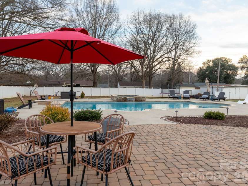 813 Mountain Street, Kings Mountain, NC 28086.  MLS# CAR4346907, YatesRealty ID 11074. 