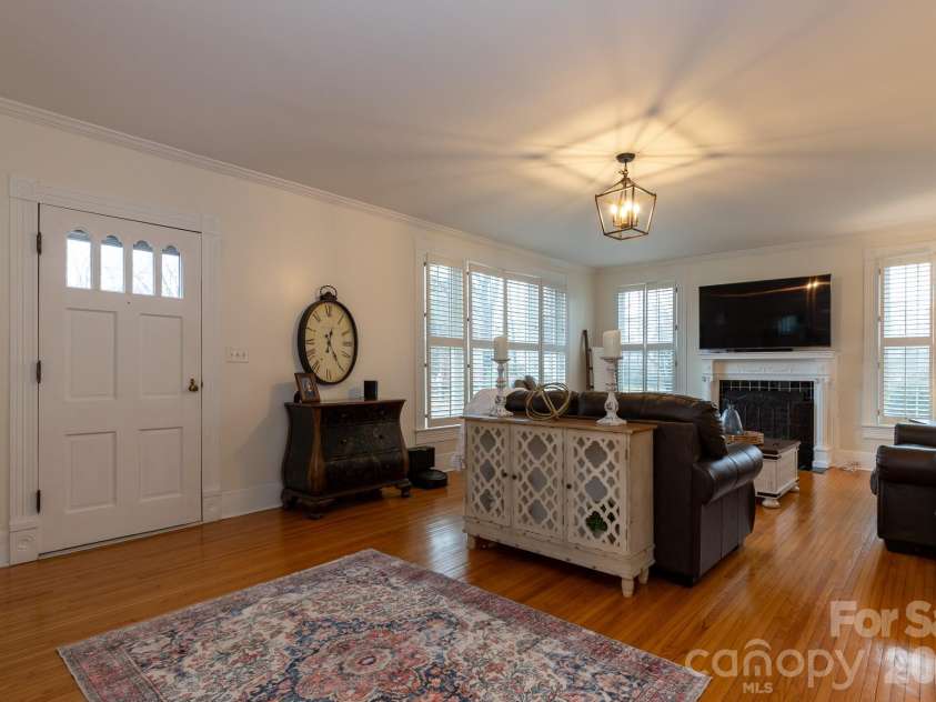 813 Mountain Street, Kings Mountain, NC 28086.  MLS# CAR4346907, YatesRealty ID 11074. 