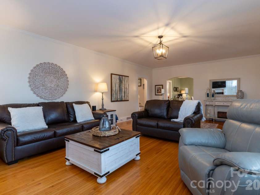 813 Mountain Street, Kings Mountain, NC 28086.  MLS# CAR4346907, YatesRealty ID 11074. 