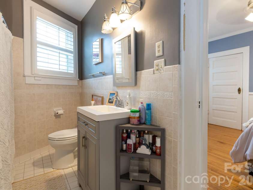 813 Mountain Street, Kings Mountain, NC 28086.  MLS# CAR4346907, YatesRealty ID 11074. 