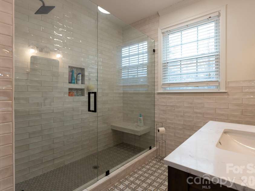 813 Mountain Street, Kings Mountain, NC 28086.  MLS# CAR4346907, YatesRealty ID 11074. 