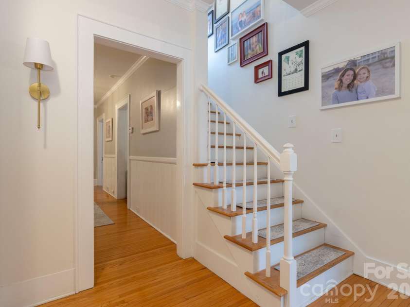 813 Mountain Street, Kings Mountain, NC 28086.  MLS# CAR4346907, YatesRealty ID 11074. 