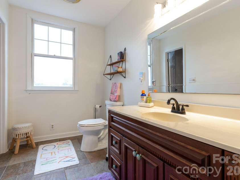 813 Mountain Street, Kings Mountain, NC 28086.  MLS# CAR4346907, YatesRealty ID 11074. 