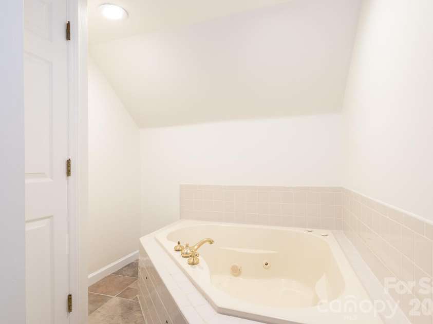 813 Mountain Street, Kings Mountain, NC 28086.  MLS# CAR4346907, YatesRealty ID 11074. 