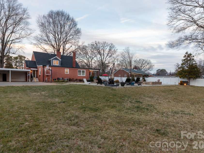 813 Mountain Street, Kings Mountain, NC 28086.  MLS# CAR4346907, YatesRealty ID 11074. 