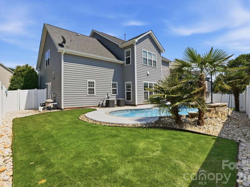 125 Louden Drive, Mooresville, NC 28115.  MLS# CAR4392890, YatesRealty ID 11075. 