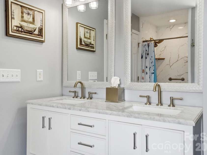 125 Louden Drive, Mooresville, NC 28115.  MLS# CAR4392890, YatesRealty ID 11075. 
