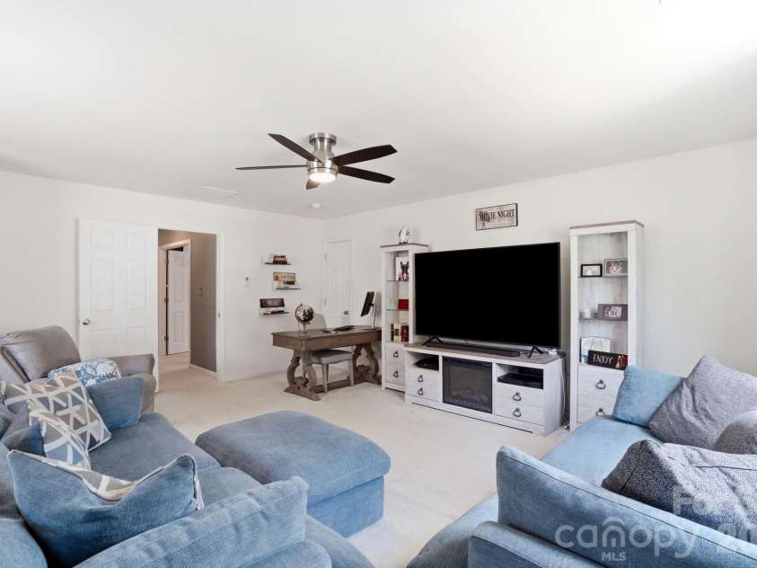 125 Louden Drive, Mooresville, NC 28115.  MLS# CAR4392890, YatesRealty ID 11075. 