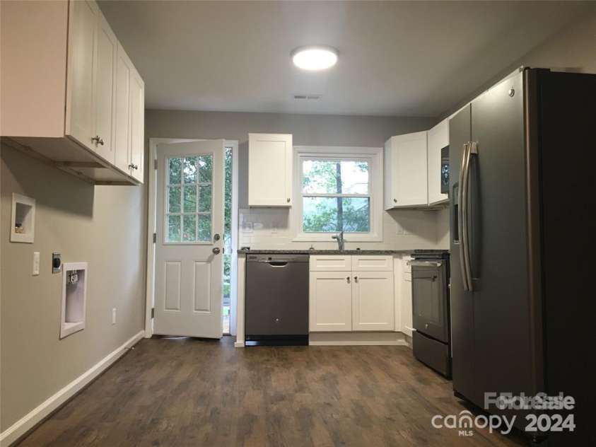 414 Wilkins Street, Dallas, NC 28034.  MLS# CAR4158663, YatesRealty ID 11075. 301 N Spargo kitchen
