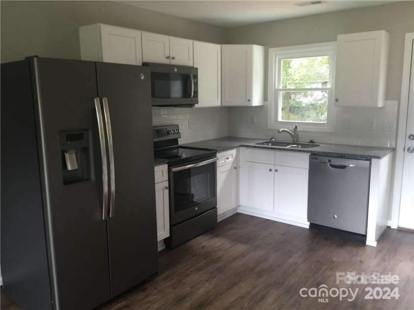 414 Wilkins Street, Dallas, NC 28034.  MLS# CAR4158663, YatesRealty ID 11075. 303 N Spargo kitchen