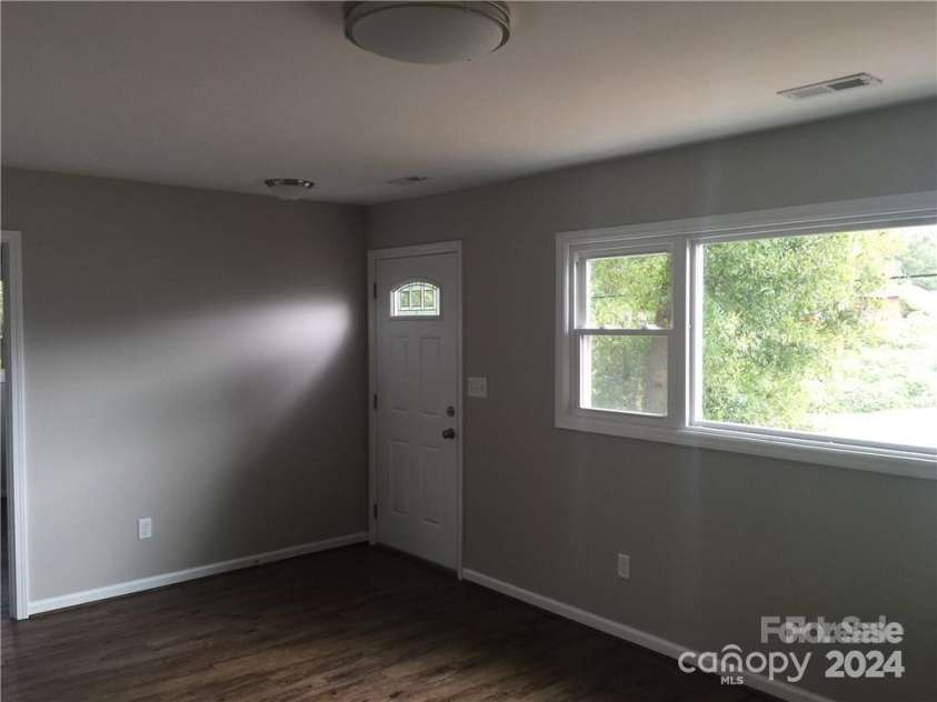414 Wilkins Street, Dallas, NC 28034.  MLS# CAR4158663, YatesRealty ID 11075. 303 N Spargo living
