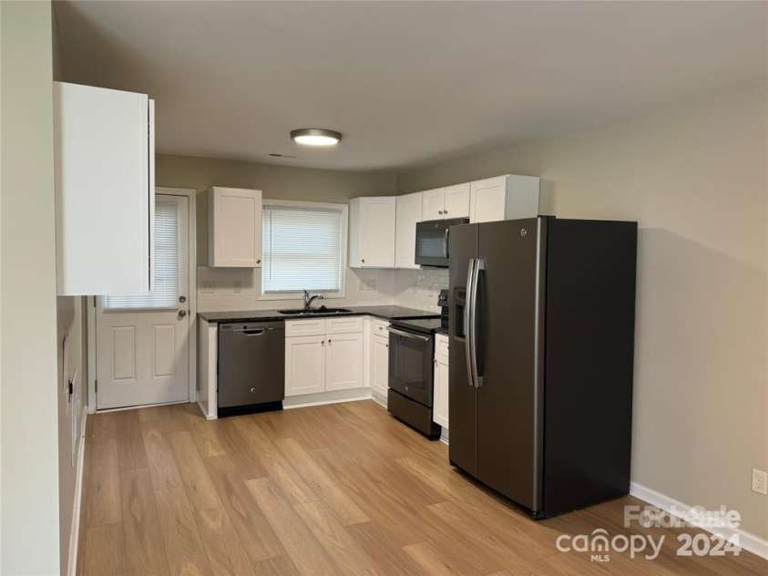 414 Wilkins Street, Dallas, NC 28034.  MLS# CAR4158663, YatesRealty ID 11075. 414 Wilkins kitchen
