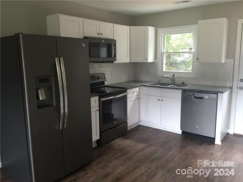 414 Wilkins Street, Dallas, NC 28034.  MLS# CAR4158663, YatesRealty ID 11075. 416 Wilkins kitchen