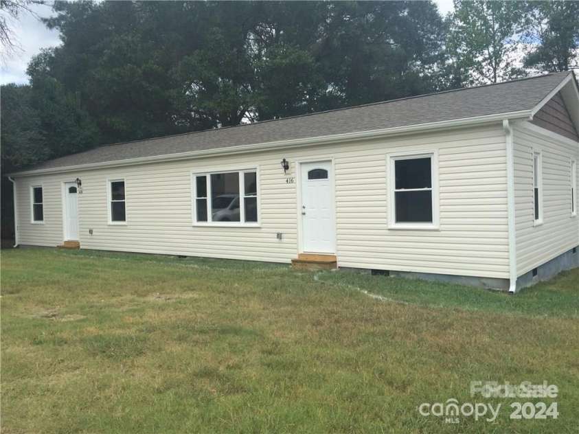 414 Wilkins Street, Dallas, NC 28034.  MLS# CAR4158663, YatesRealty ID 11075. Front of E Wilkins
