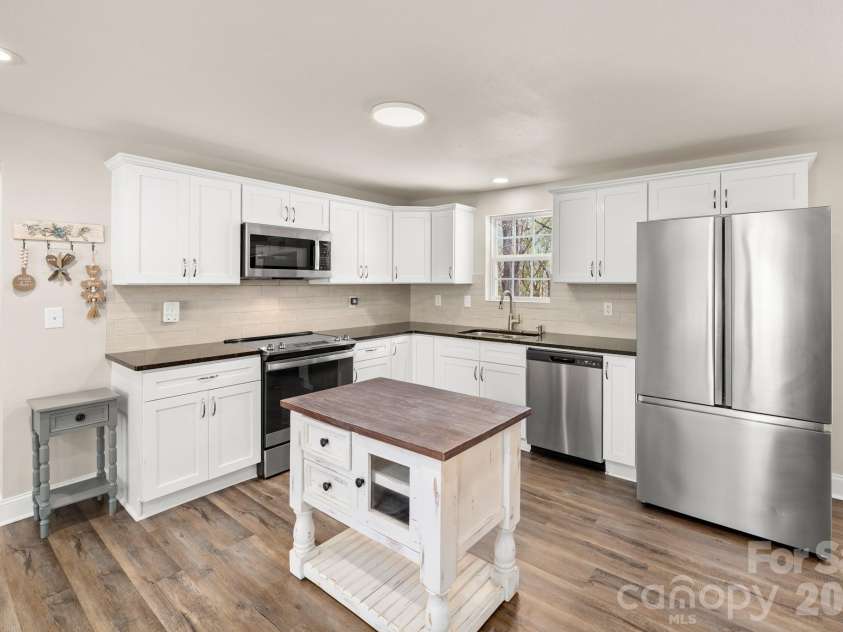 154 Shadowgate Drive, Forest City, NC 28043.  MLS# CAR4364664, YatesRealty ID 11076. 