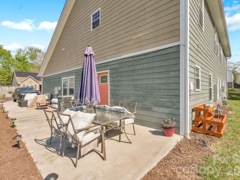 24 Merideth Drive, Marion, NC 28752.  MLS# CAR4368185, YatesRealty ID 11077. 
