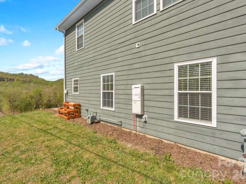 24 Merideth Drive, Marion, NC 28752.  MLS# CAR4368185, YatesRealty ID 11077. 