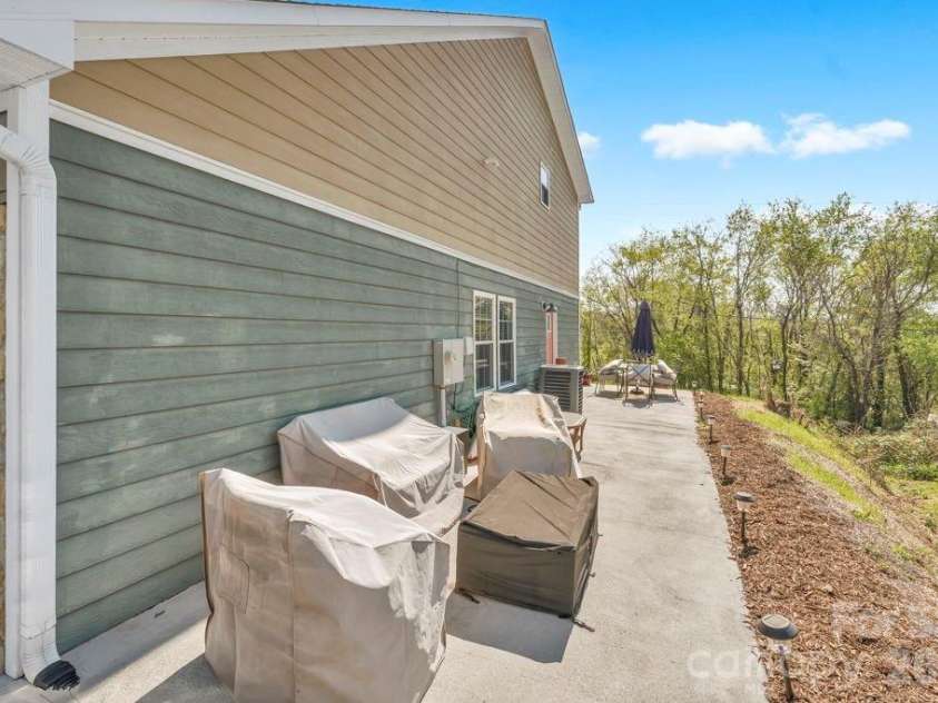 24 Merideth Drive, Marion, NC 28752.  MLS# CAR4368185, YatesRealty ID 11077. 