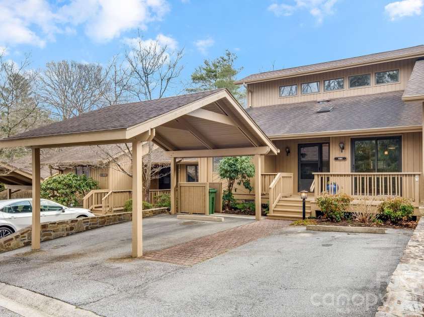 1104 Red Oak Drive, Hendersonville, NC 28791.  MLS# CAR4354614, YatesRealty ID 11078. 