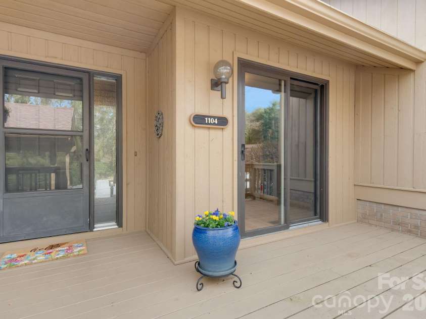1104 Red Oak Drive, Hendersonville, NC 28791.  MLS# CAR4354614, YatesRealty ID 11078. 