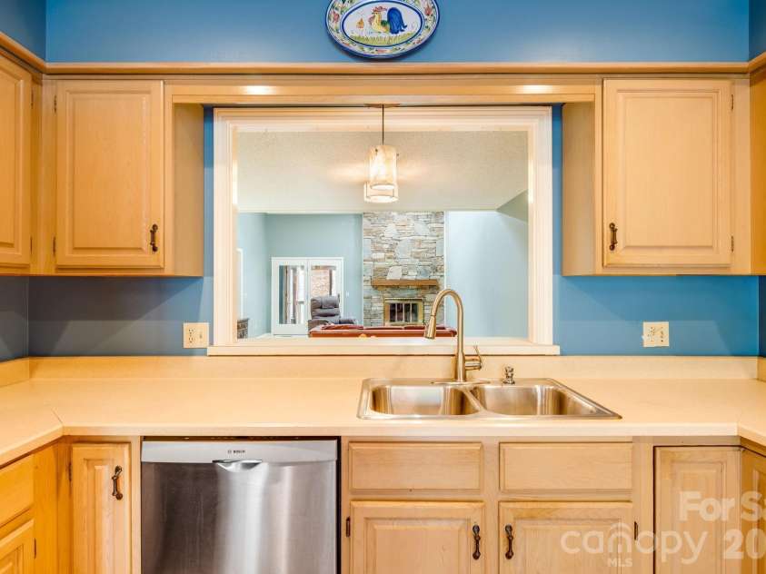 1104 Red Oak Drive, Hendersonville, NC 28791.  MLS# CAR4354614, YatesRealty ID 11078. 