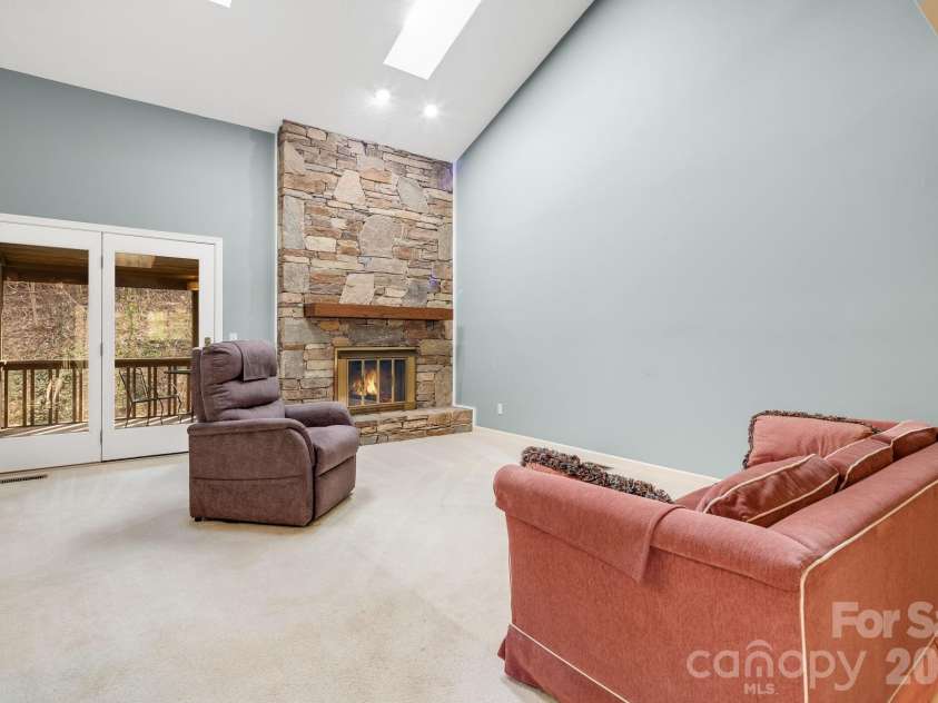 1104 Red Oak Drive, Hendersonville, NC 28791.  MLS# CAR4354614, YatesRealty ID 11078. 
